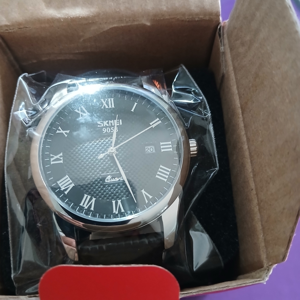 Skmei Black and Silver Men's Watch - Picture 7 of 7